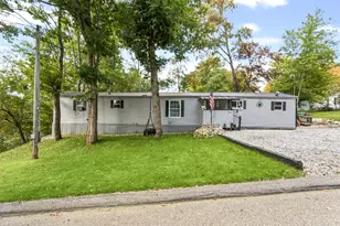 21 Edgewood Dr, Allenstown, NH 03275 - Photo 1