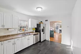 209 W Hollis St, Nashua, NH 03060 - Photo 8