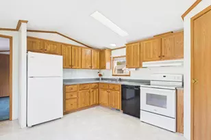 42 Blue Jay Ct, Keene, NH 03431 - Photo 2