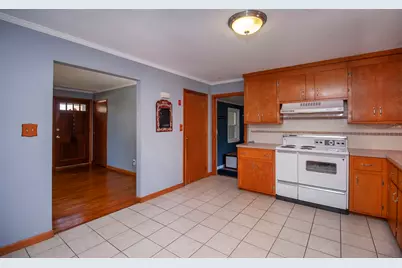 295 Lovering Street, Manchester, NH 03109 - Photo 6