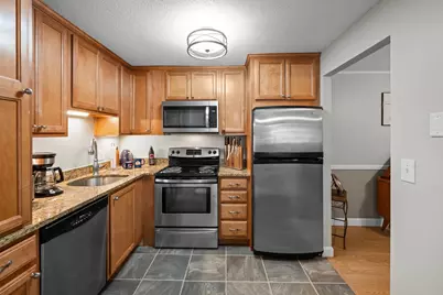 36L English Village Road #202, Manchester, NH 03102 - Photo 6