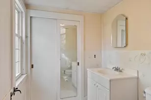 34 Charlotte Ave, Nashua, NH 03064 - Photo 12