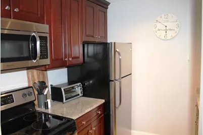 90 Eastern Avenue #203, Manchester, NH 03104 - Photo 2