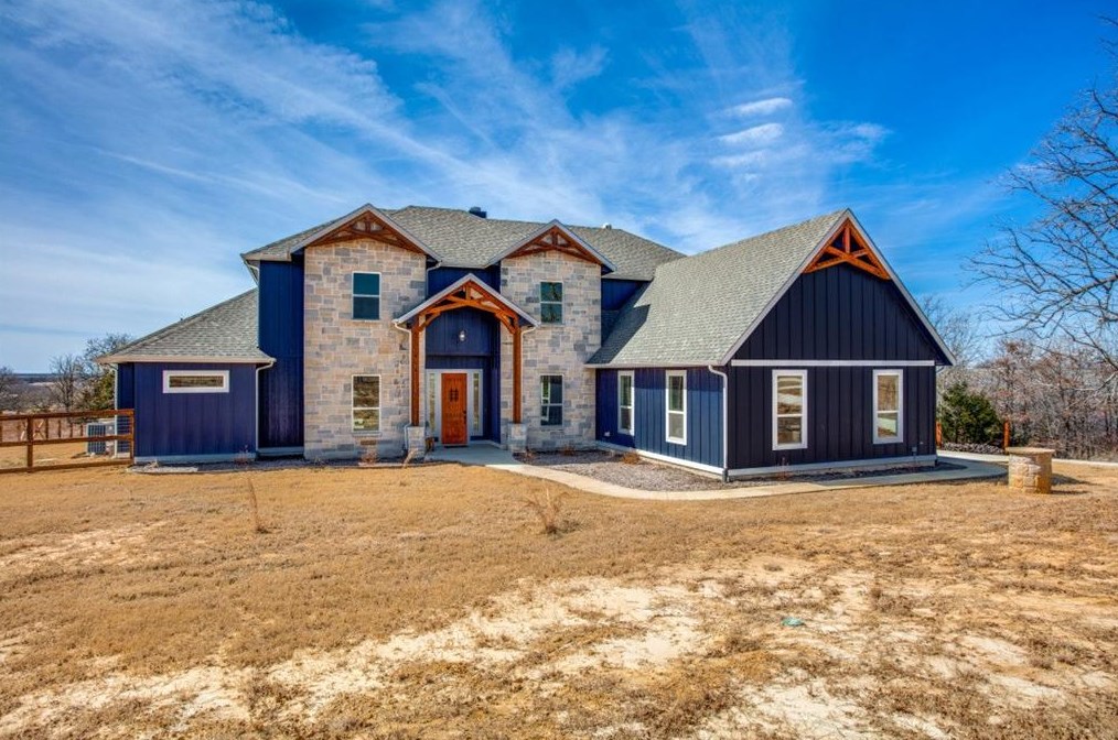 172 Cowan Xing, Alvord, TX 76225-7950