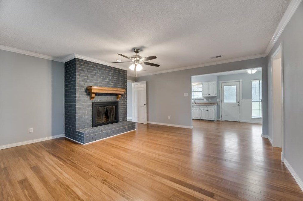 6342 Crest Ln, Kaufman, TX 75142-8719