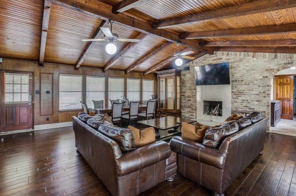 345 Cole Rd, Oak Leaf, TX 75154-4705