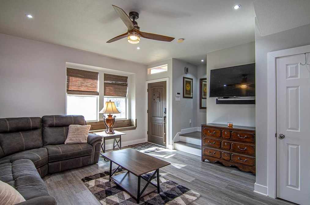 1529 Seegar St, Dallas, TX 75215