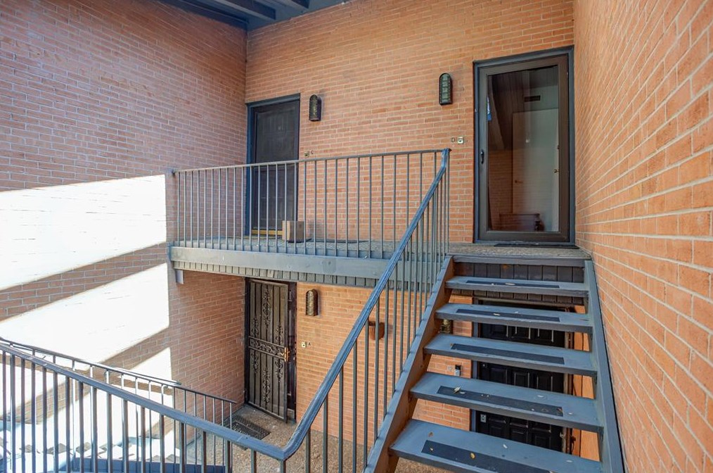 504 Avenue J, Grand Prairie, TX 75050-2516
