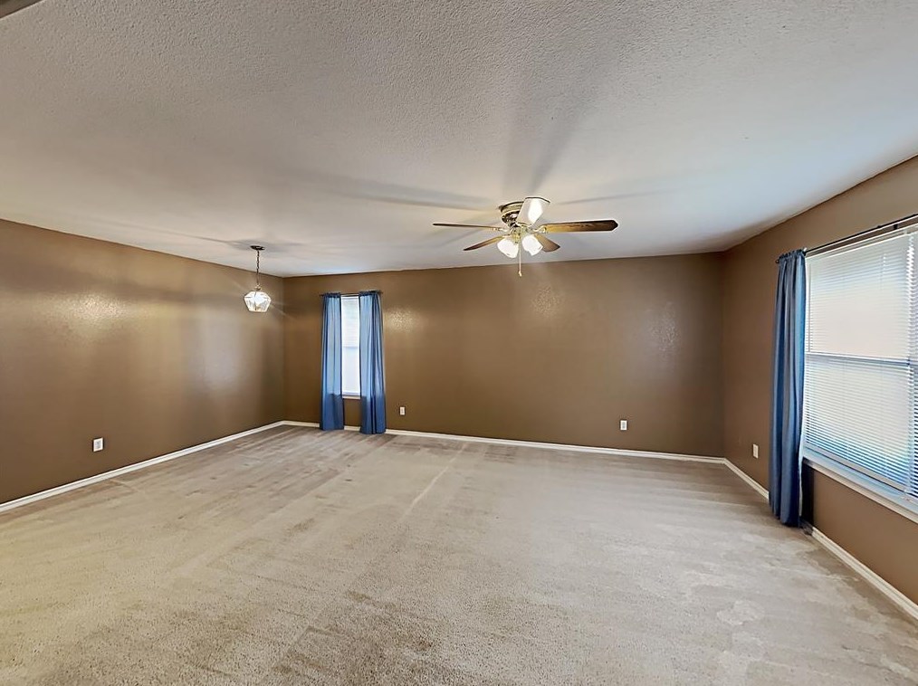 944 Austin Ct, Weatherford, TX 76086
