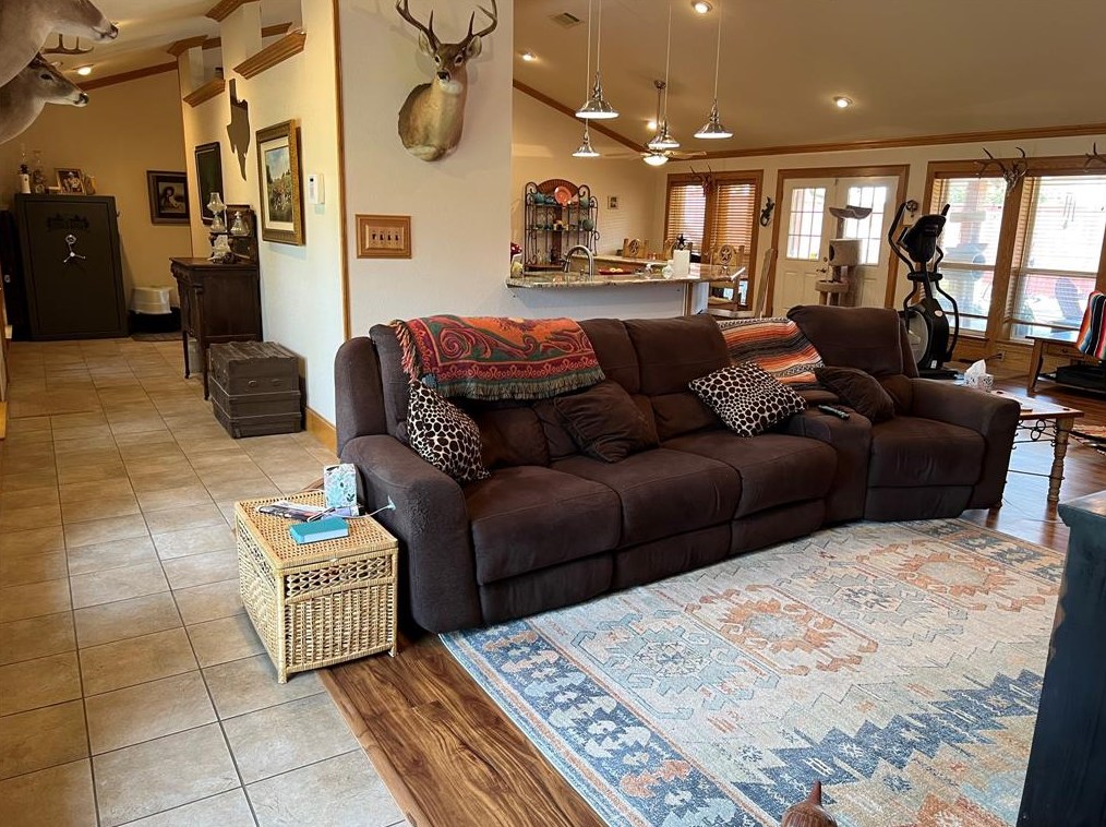 1001 Lariat Cir, Oak Leaf TX  75154-5803 exterior