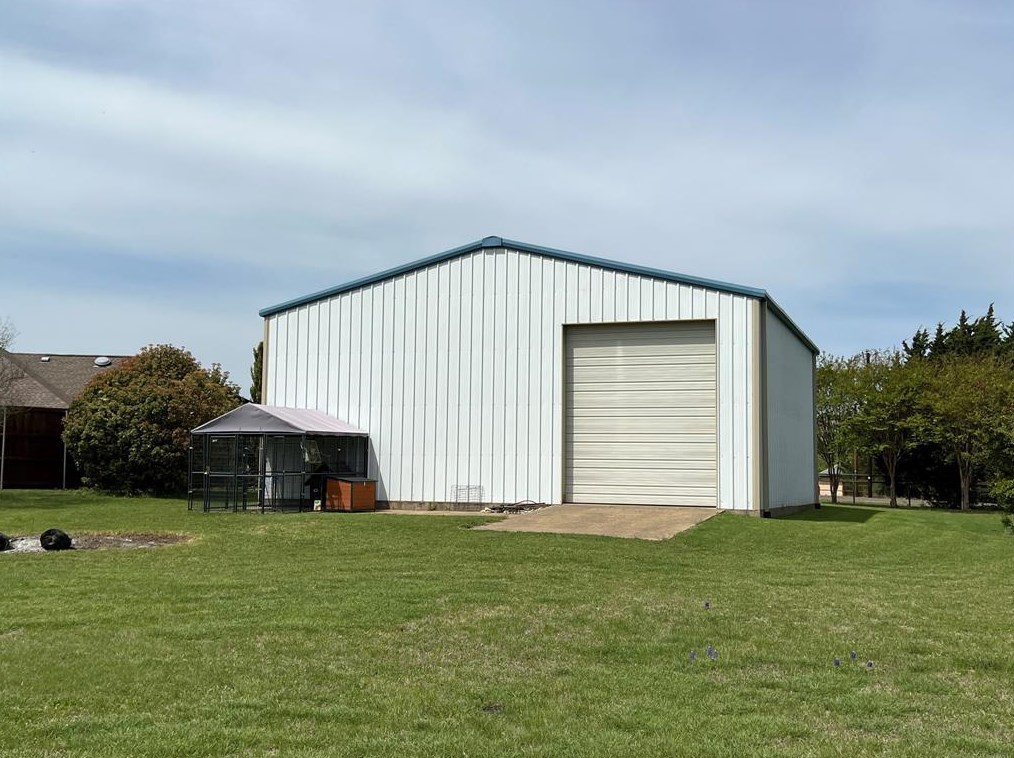 1001 Lariat Cir, Oak Leaf TX  75154-5803 exterior
