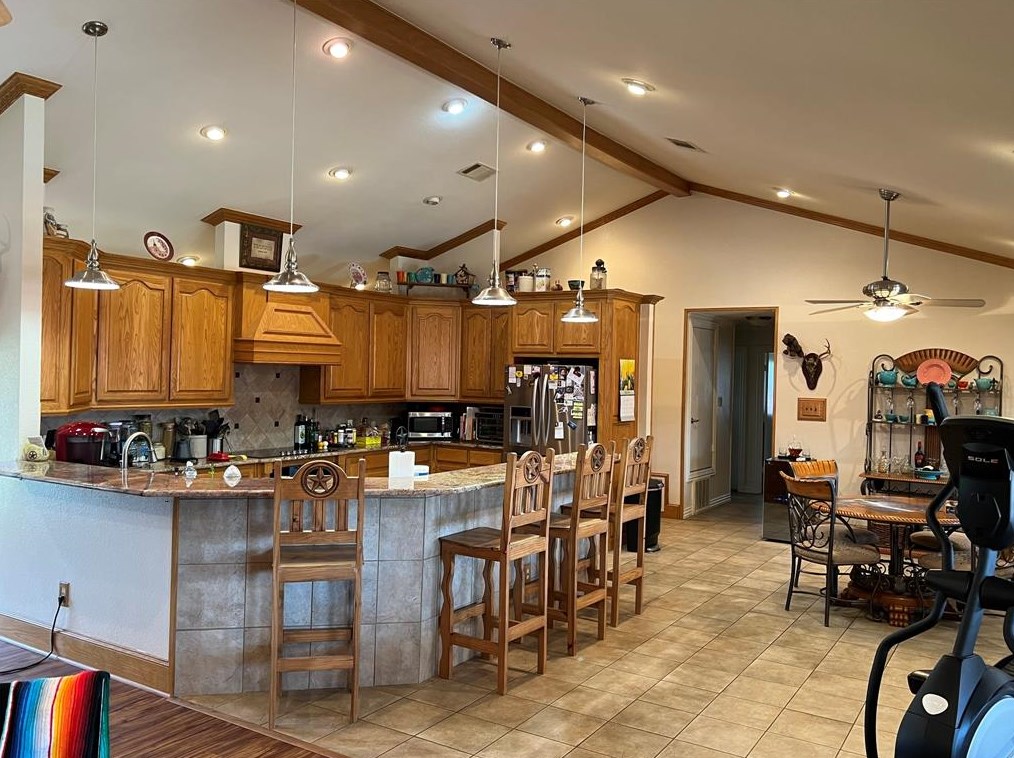 1001 Lariat Cir, Oak Leaf TX  75154-5803 exterior