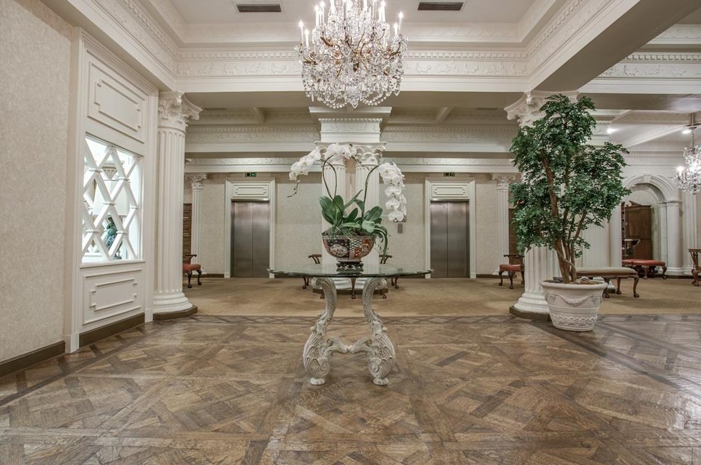 6335 Northwest Hwy, Dallas TX  75225-3536 exterior