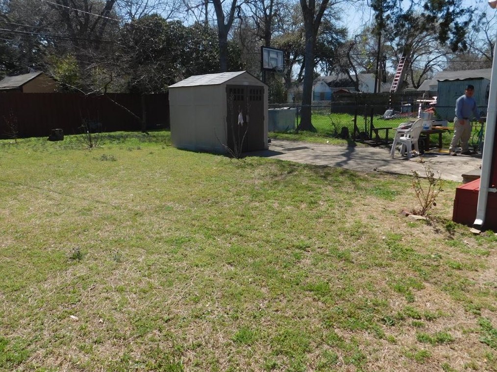 1218 Wilbur St, Dallas TX 75224-1613 exterior