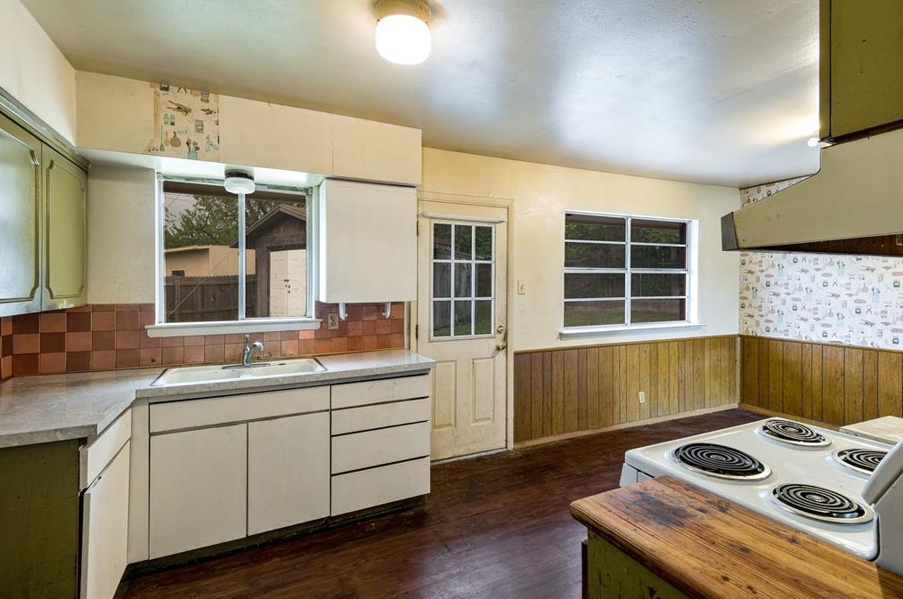 1854 Wintergreen Rd, Carrollton TX 75006-7543 exterior