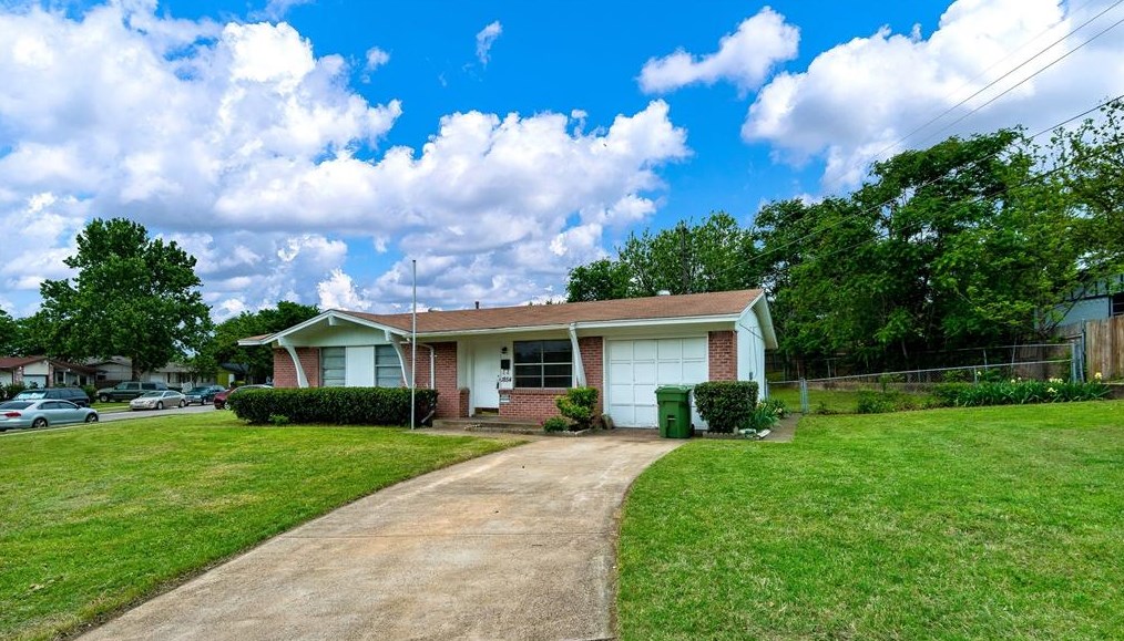 1854 Wintergreen Rd, Carrollton TX 75006-7543 exterior