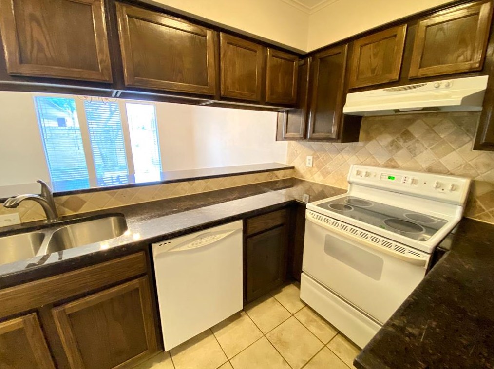 14133 Haymeadow Dr, Dallas TX  75254-2825 exterior