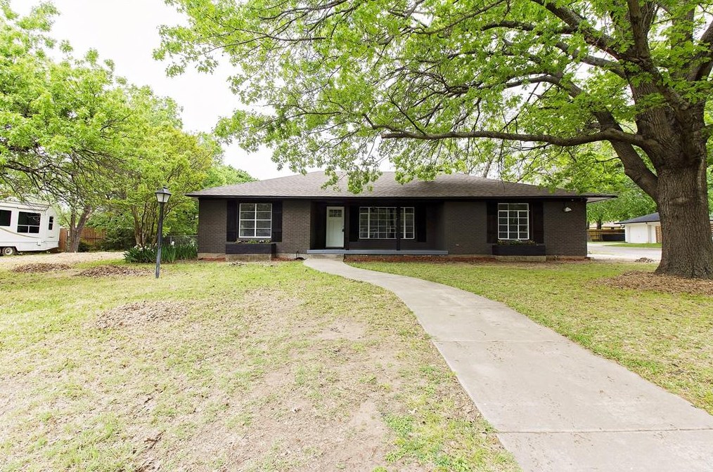 1219 Howeth St, Whitesboro, TX 76240-2927