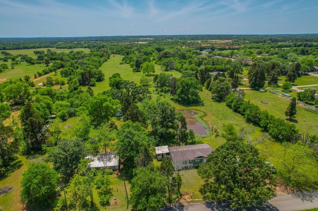 2200 East College, Athens, TX 75751