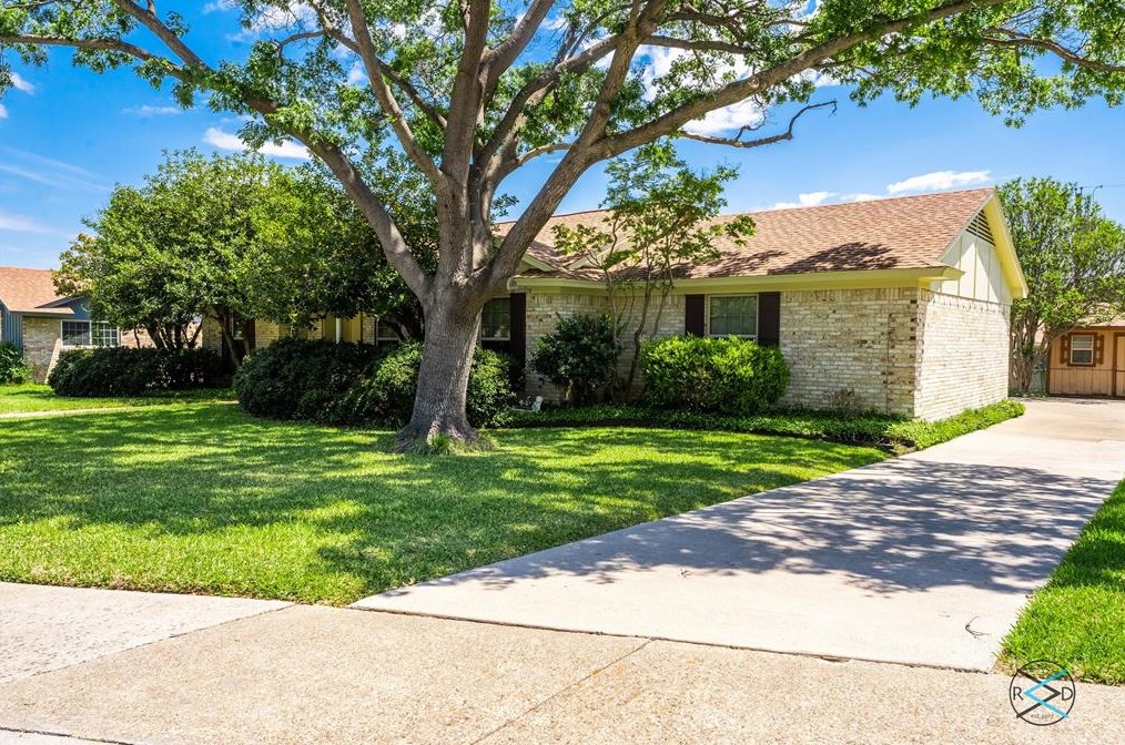 3156 Whitemarsh Cir, Dallas, TX 75234-2239