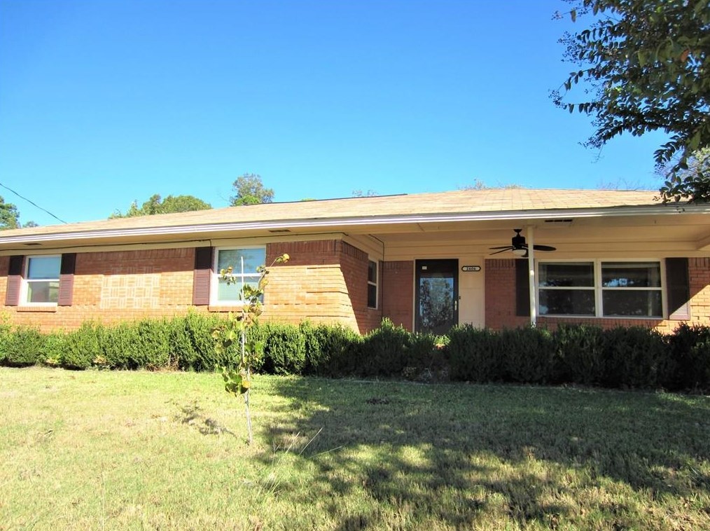 2406 N Elm St, Denton, TX 76201