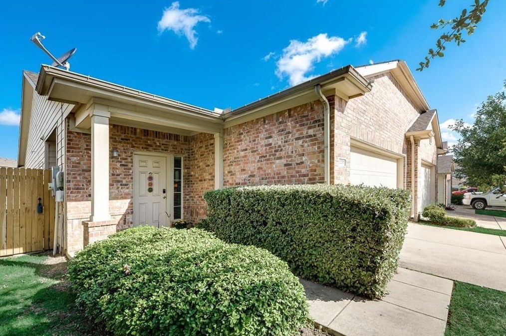 1237 Grand Central Pkwy, Fort Worth, TX 76131