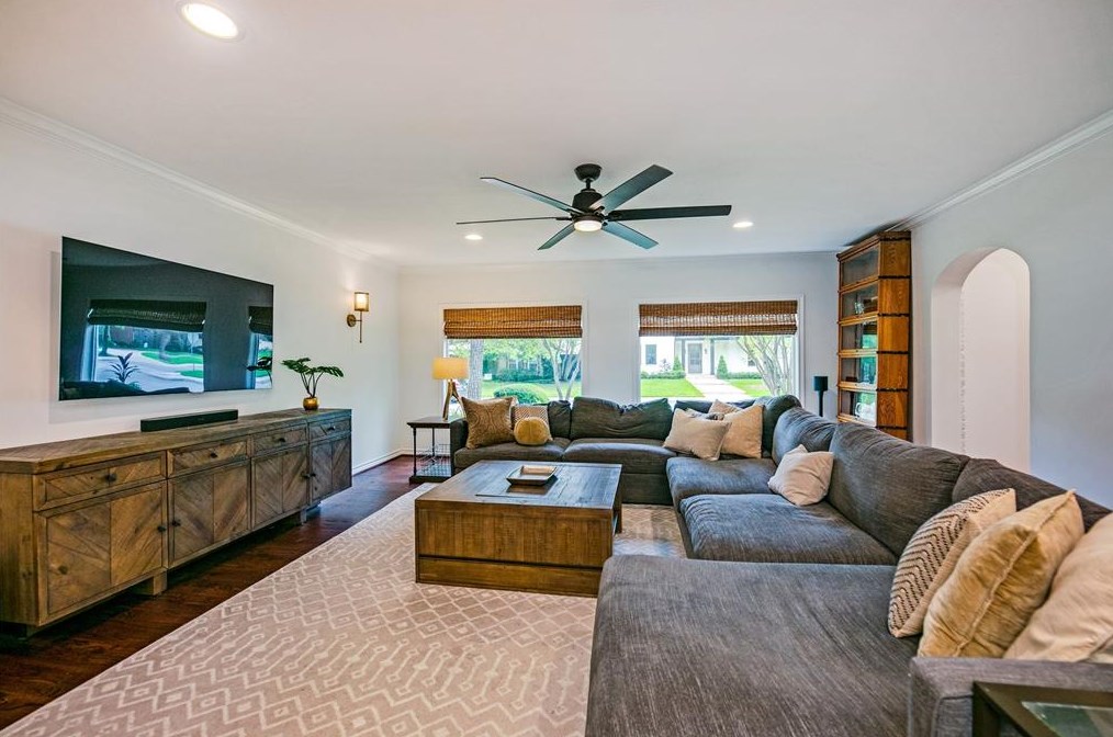 3638 Princess Ln, Dallas TX  75229-5129 exterior