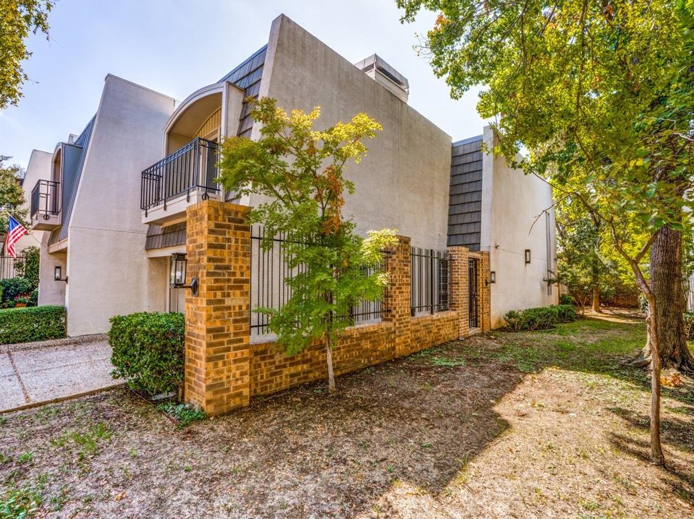4122 Woodcreek Dr, Dallas, TX 75220-5073