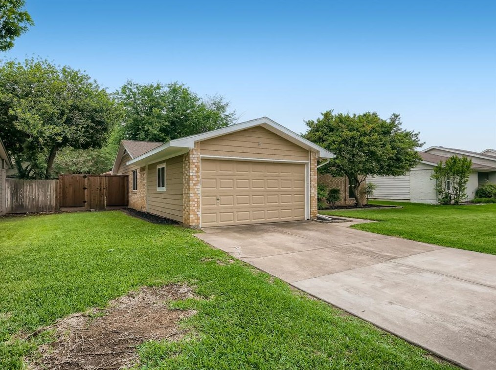 307 W Ash Ln, Euless, TX 76039