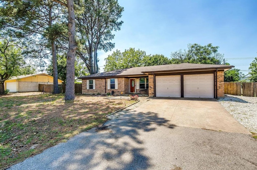 106 Thomas St, Joshua, TX 76058-3171