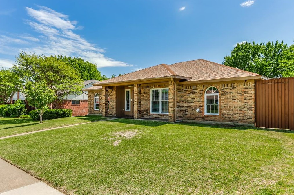 908 Simon Dr, Plano, TX 75025-2539