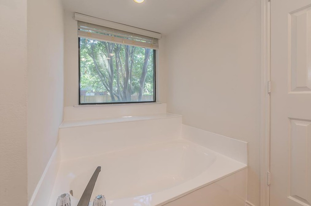 1602 Palisades Dr, Carrollton TX 75007-5043 exterior