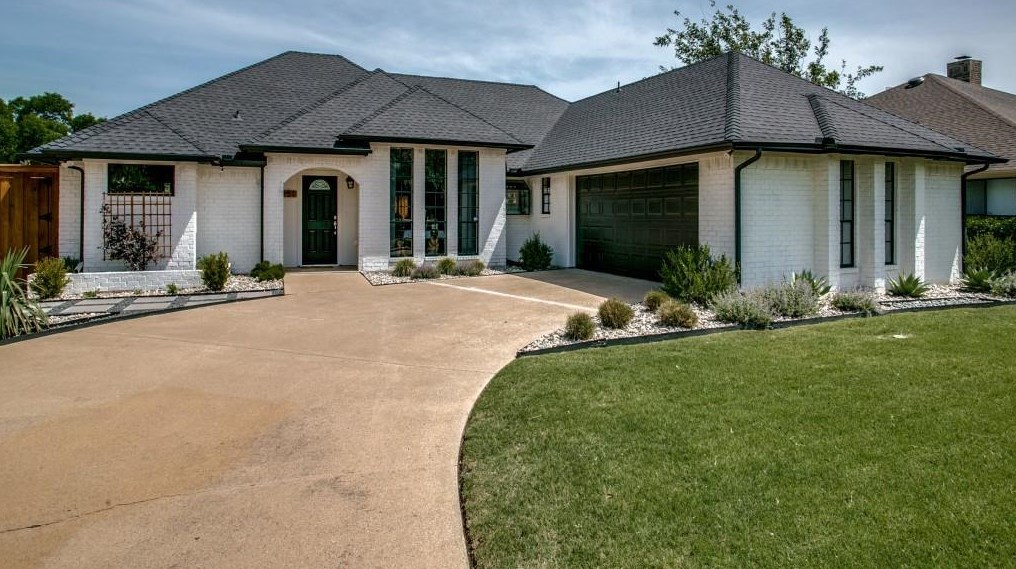 151 Creek Courts Dr, Roanoke, TX 76262-5441