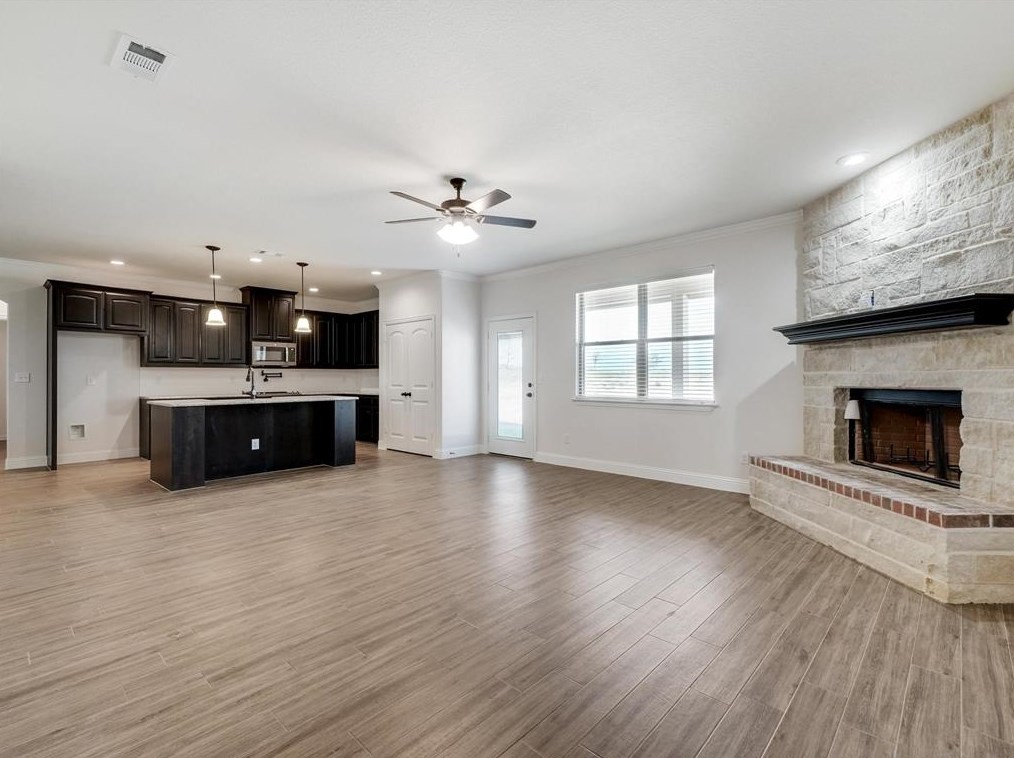 332 Sanger Dr, Springtown TX 76082-5733 exterior