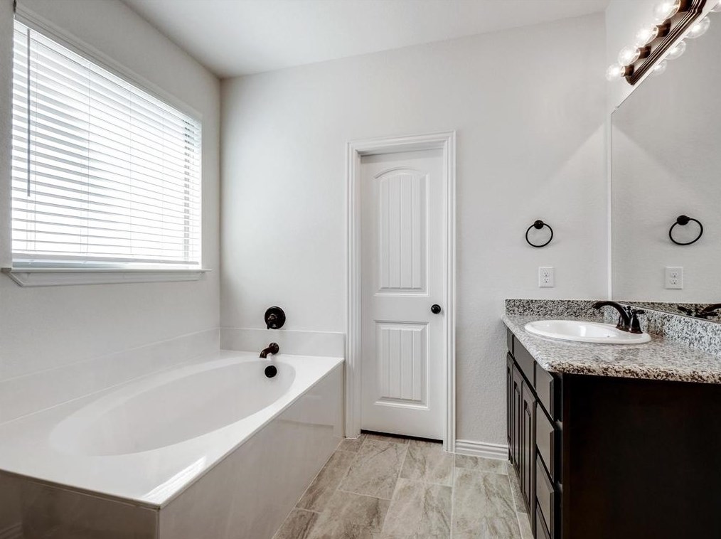 332 Sanger Dr, Springtown TX 76082-5733 exterior