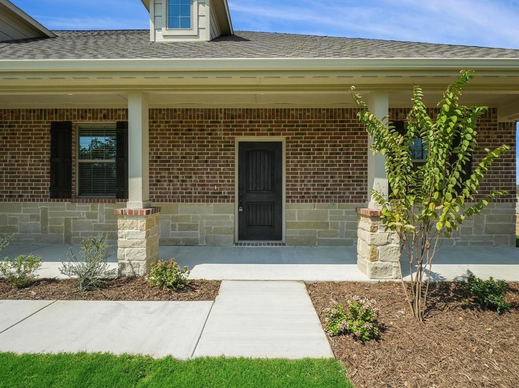 332 Sanger Dr, Springtown TX 76082-5733 exterior