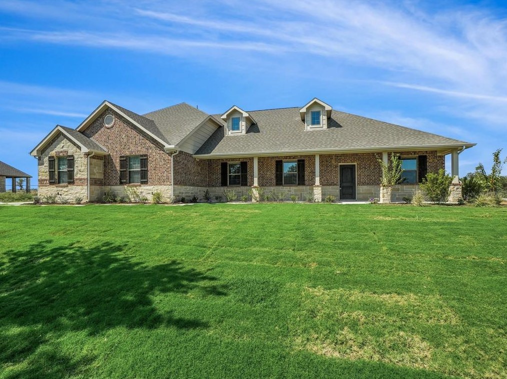 332 Sanger Dr, Springtown TX 76082-5733 exterior