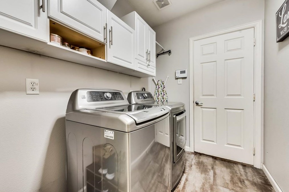 2008 Pinenut Dr, Mesquite TX 75181-2929 exterior