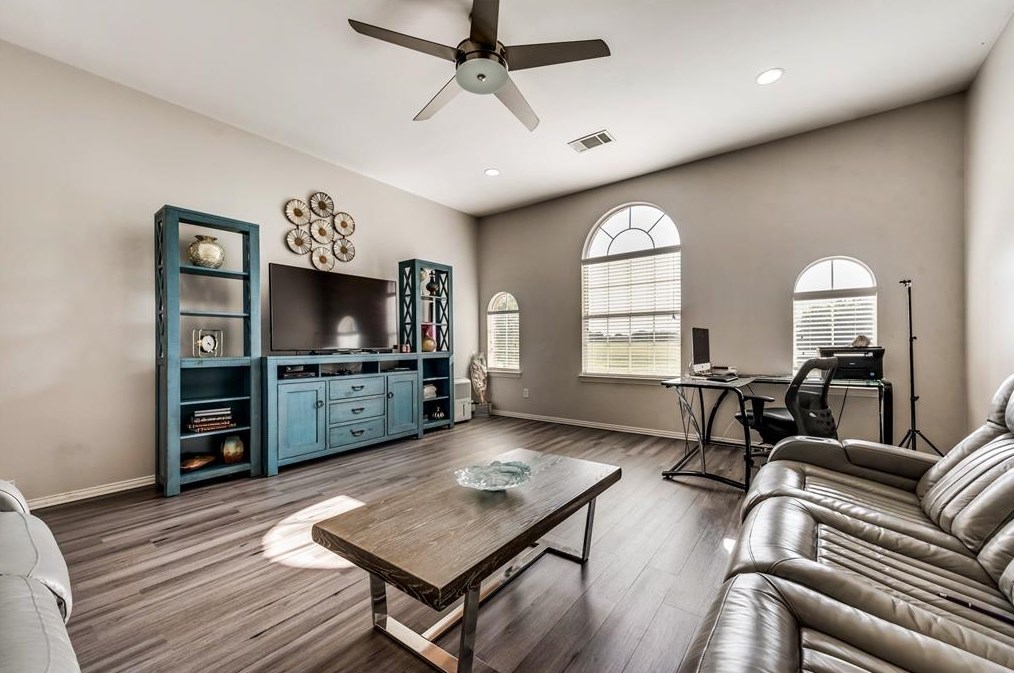 2008 Pinenut Dr, Mesquite TX 75181-2929 exterior