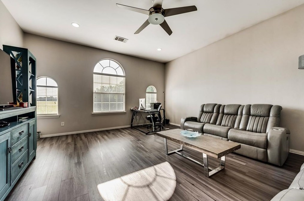 2008 Pinenut Dr, Mesquite TX 75181-2929 exterior