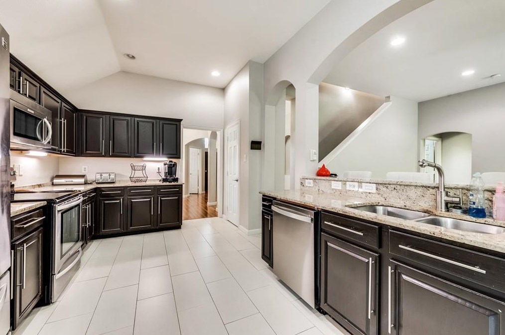 2008 Pinenut Dr, Mesquite TX 75181-2929 exterior