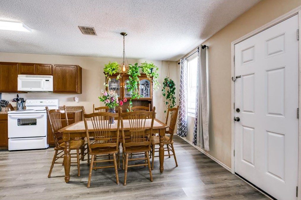 1304 Dawson Way, Mesquite TX 75181-2693 exterior