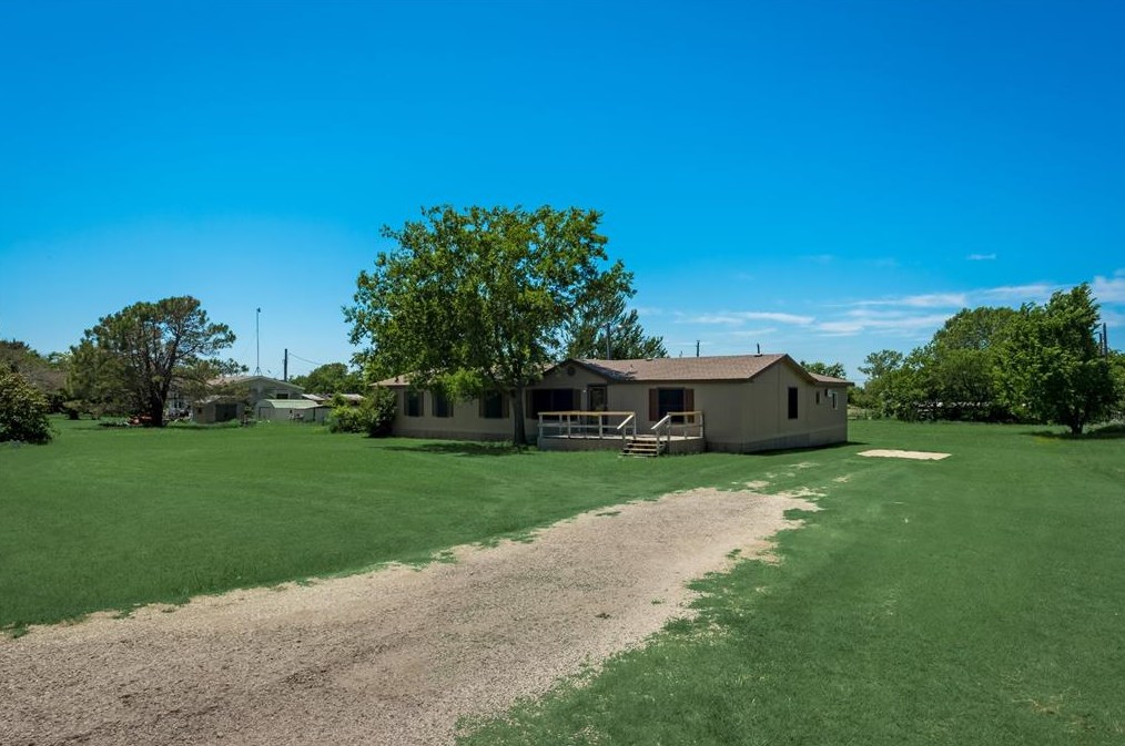 10211 Field Lark Ln, Sanger, TX 76266-3952