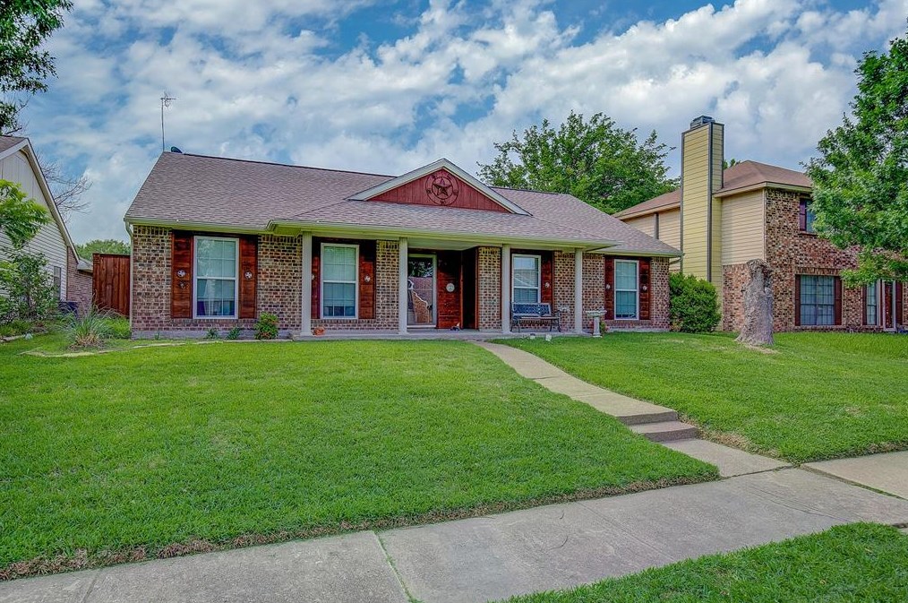9002 Davis St, Rowlett, TX 75088-4524