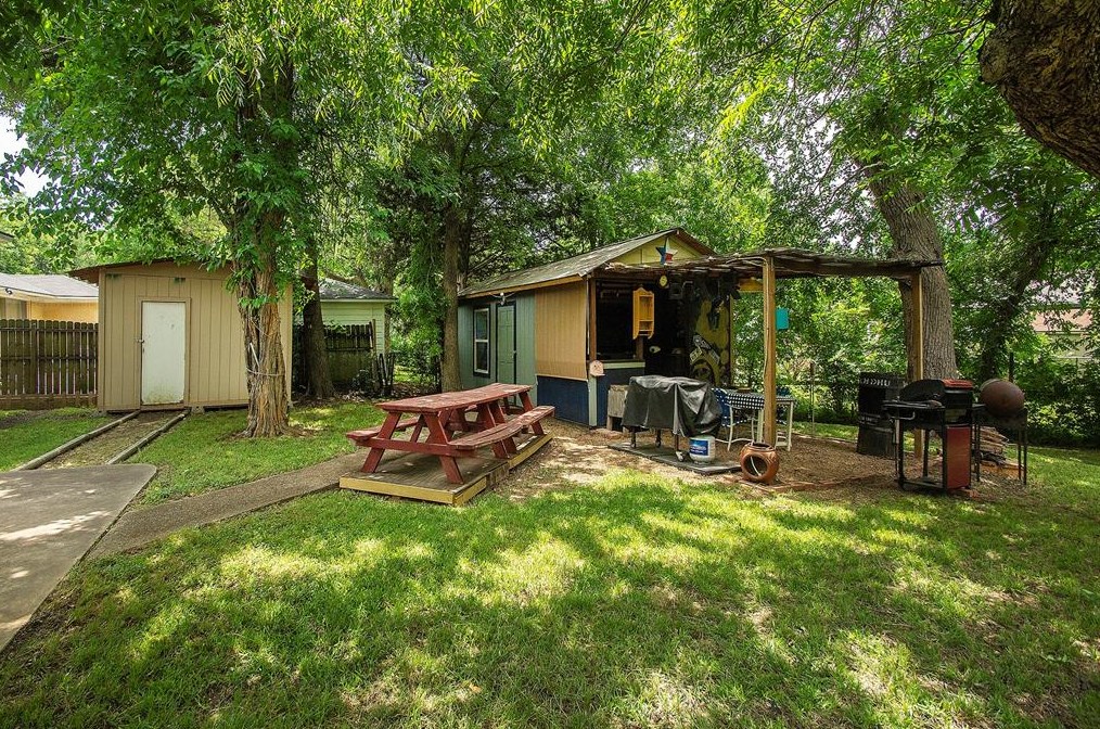 4545 Kushla Ave, Dallas TX 75216-6828 exterior