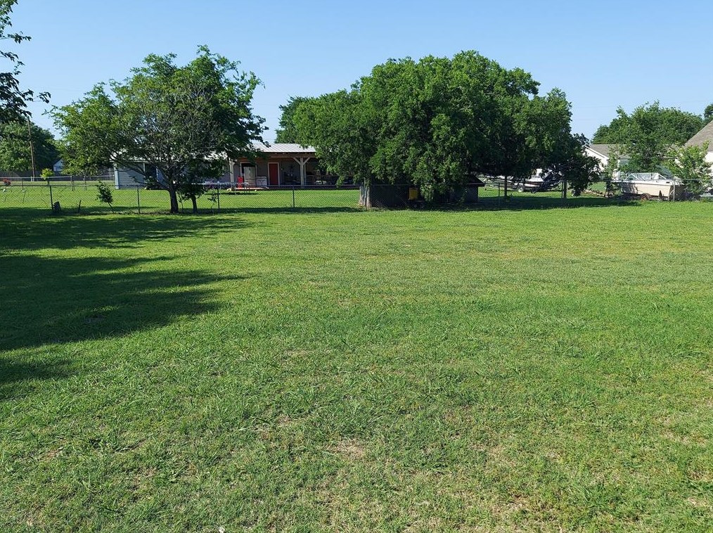 813 Eastridge Cir, Oak Leaf, TX 75154-5201