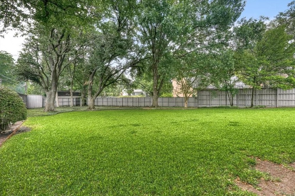 13421 Tangleridge Ln, Dallas TX exterior