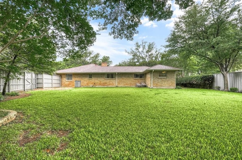 13421 Tangleridge Ln, Dallas TX exterior