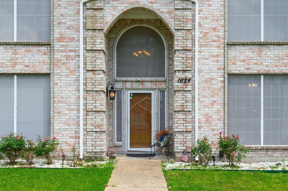 1624 Ariel Dr, Mesquite TX 75181-1776 exterior