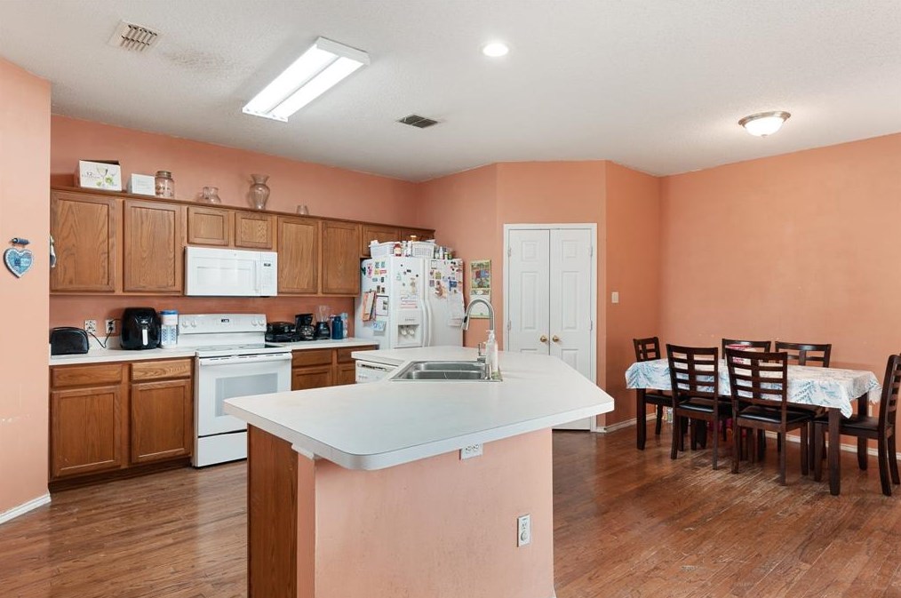 3329 Strm Side Ct, Mesquite TX 75181-4294 exterior